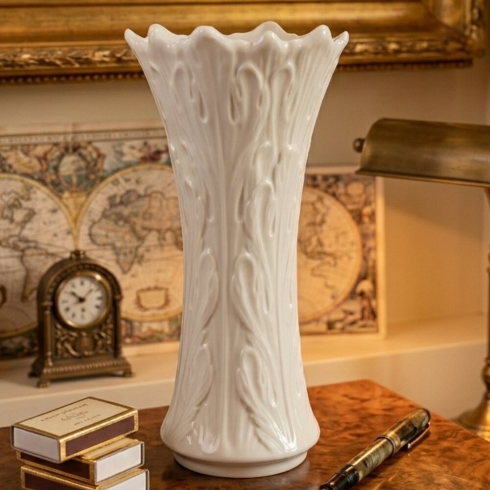 Vintage Lenox Woodland Bud Vase Pristine - 6.25” Ivory Porcelain - Gold Mark USA - Picture 1 of 5